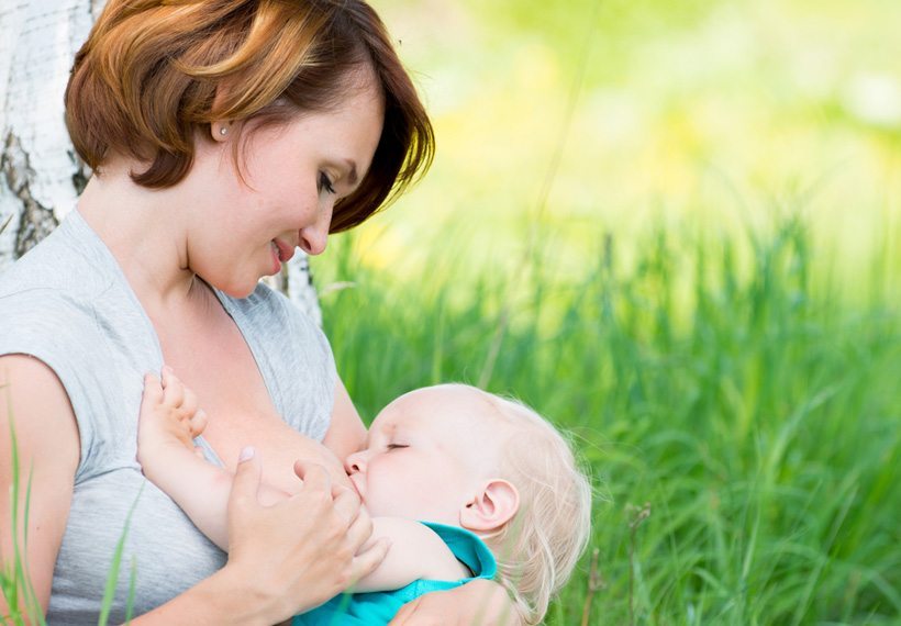 Mastering Infant Nutrition: Breastfeeding, Bottle-Nursing, and Introducing Solids for Optimal Child Development
